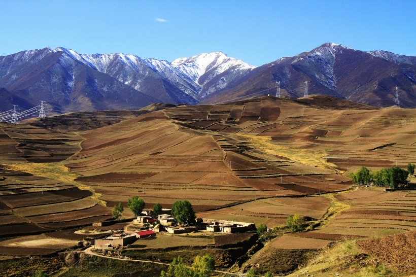 甘肃,自信云端翱翔的崛起雄鹰